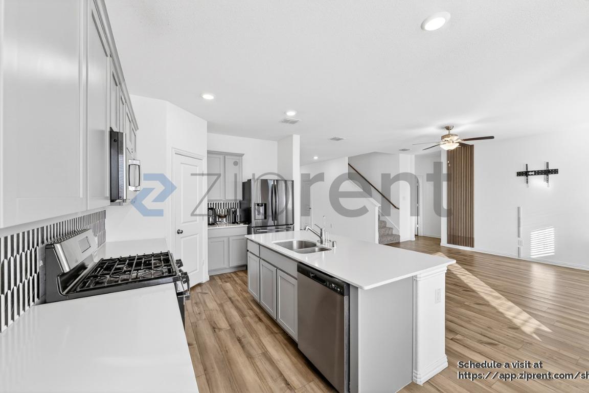 Building Photo - 3016 Riddler Wy