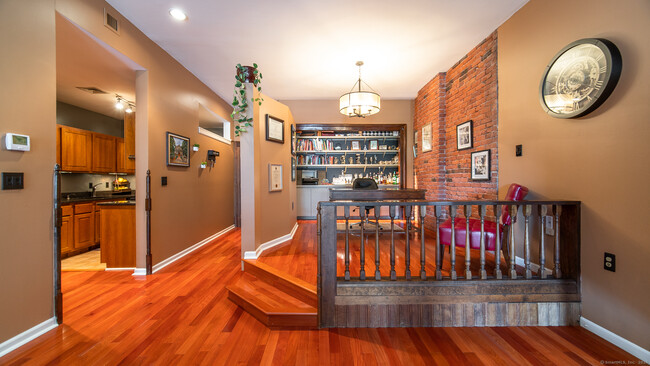 Primary Photo - 1 Linden Pl