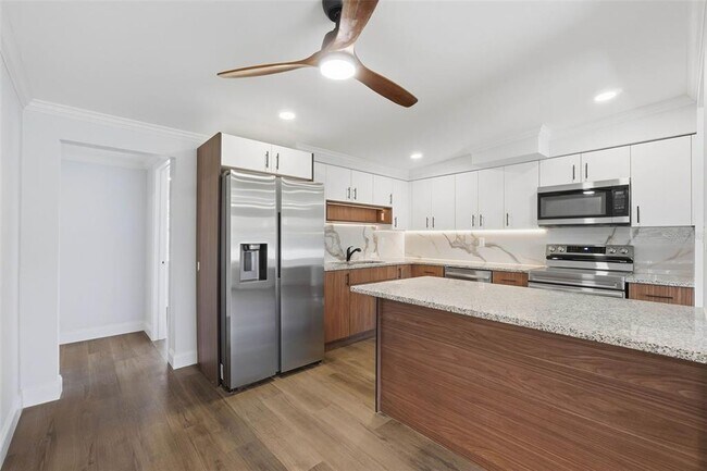 Building Photo - 4505 Cottonwood Dr