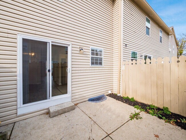 Building Photo - 7754 Deercrest Ct