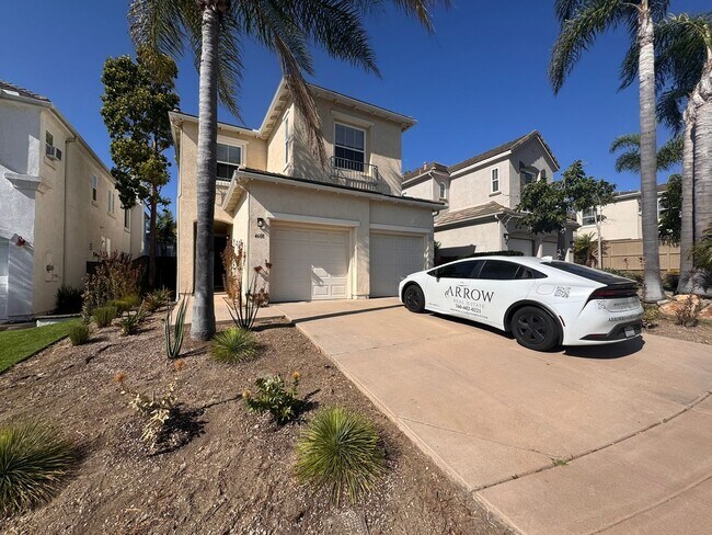 Building Photo - Stylish Renovated Home with Garage & Priva...