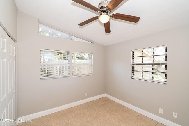 Building Photo - 7613 Crest Dr N