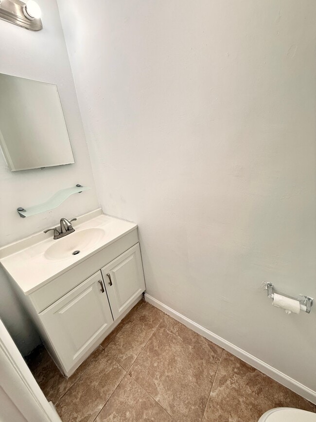 Building Photo - 3321 Farragut St