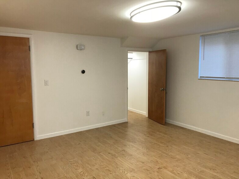 Building Photo - 975 W 300 N