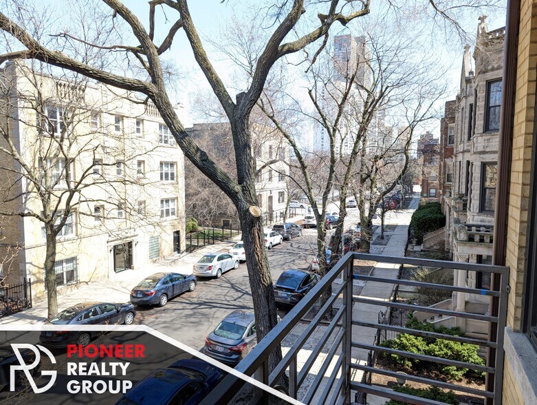 Building Photo - 914 W Dakin St