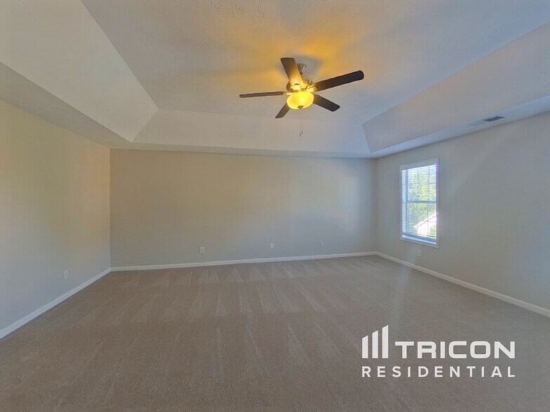 Building Photo - 2556 Tolliver Dr