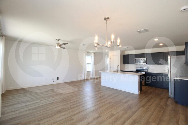 Building Photo - 2540 W La Salle St