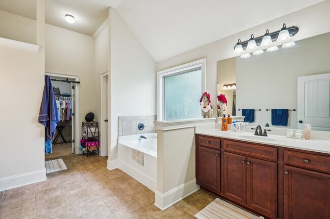 Building Photo - 115 Village Park Dr