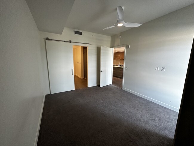 Building Photo - 1 Bed 1 Bath Condo near Camelback Mountain