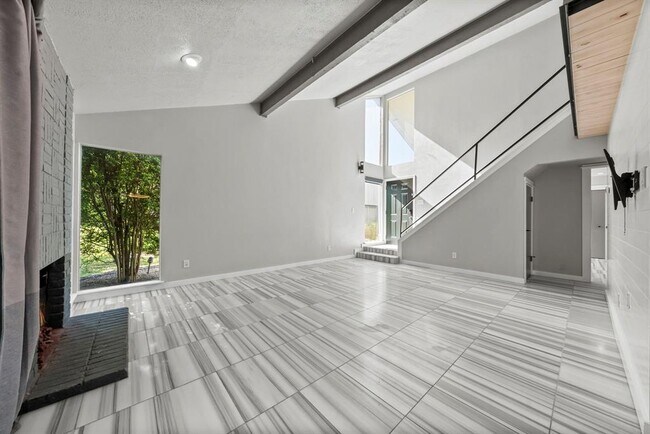 Building Photo - 9433 Singing Quail Dr