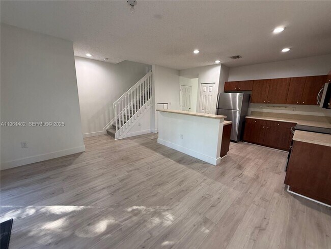 Building Photo - 4282 NE 9th St