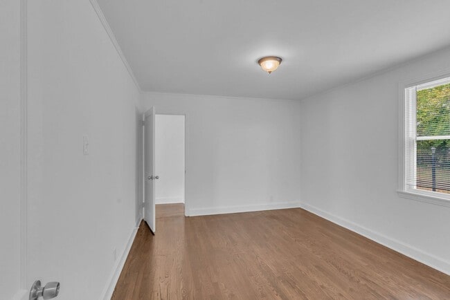 Building Photo - Renovated 4 Bed/ 2 Bath plus office in Mad...