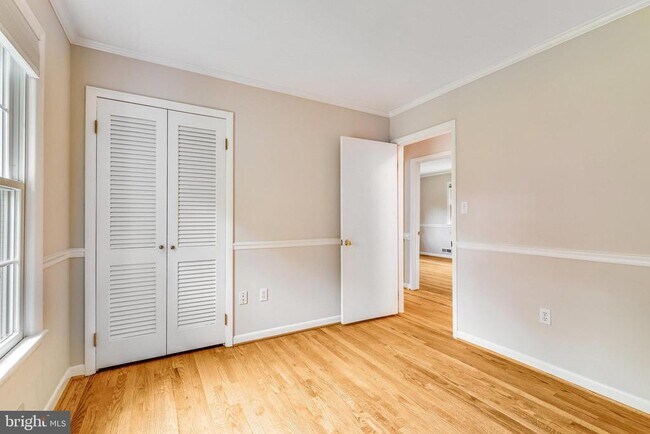 Building Photo - 1023 Westbriar Dr NE
