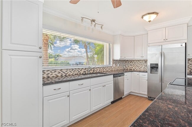 Building Photo - 711 Monterey Ave