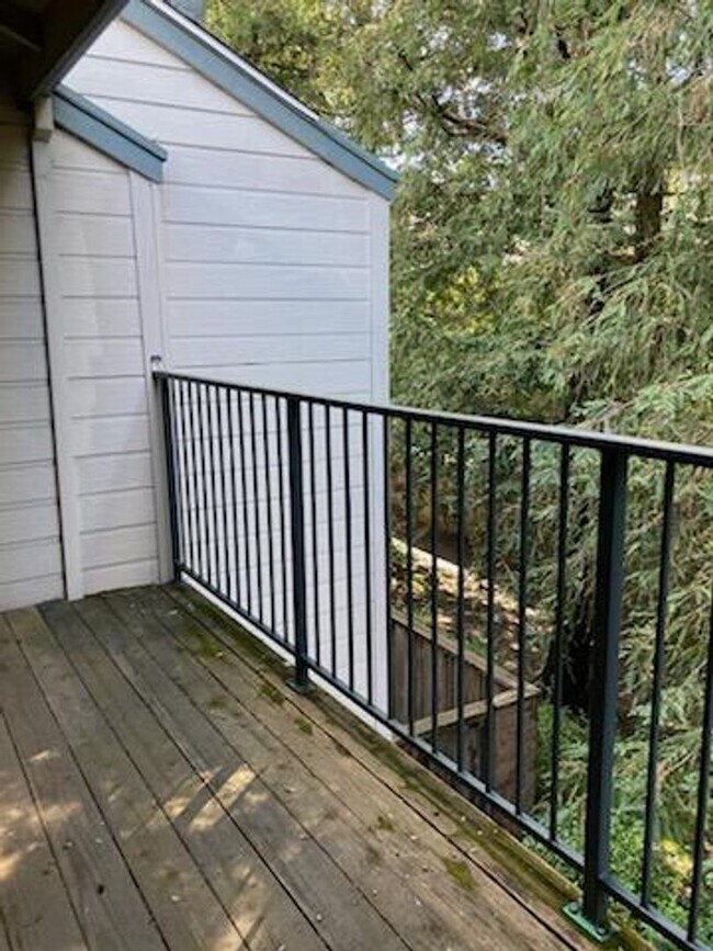 Building Photo - **Centrally Located in Santa Rosa!!**