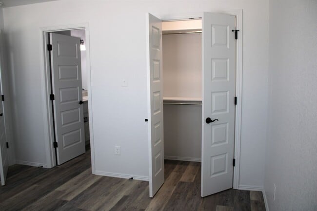 Building Photo - COX-NORTHRIDGE DR-1