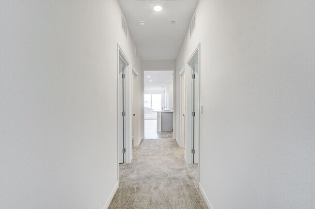 Building Photo - Single Story 3 Bedroom Home in Henderson!