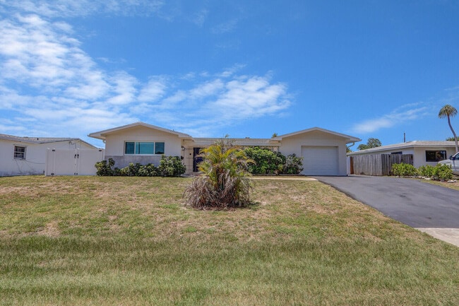 Building Photo - 3898 Holly Dr