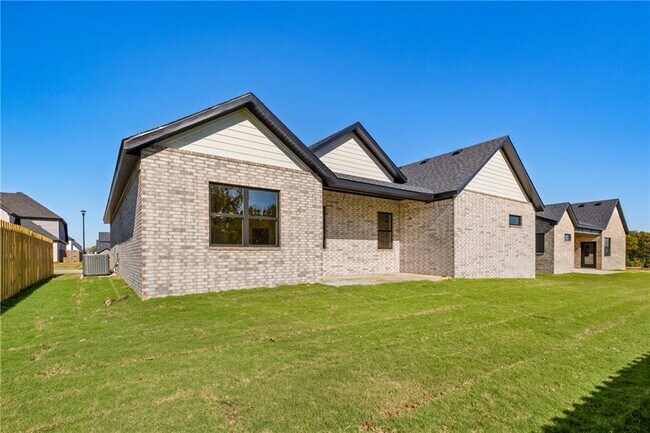 Building Photo - 1821 Peacock Rd