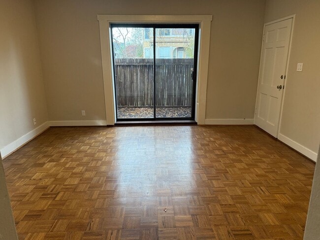 Building Photo - Chestnut Street-1312