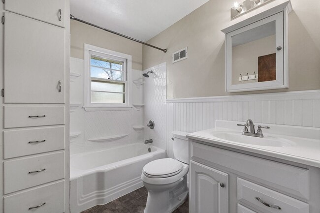 Building Photo - Single Family Home On Convenient, Quiet St...