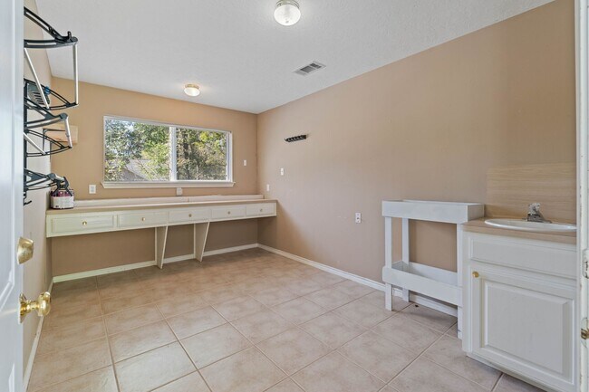 Building Photo - 11085 Jake Pearson Rd