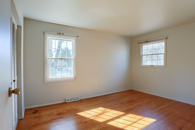 Building Photo - 332 Deerfield Rd