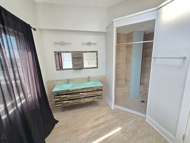 Building Photo - 3 Bedroom BEAUTIFUL HOME