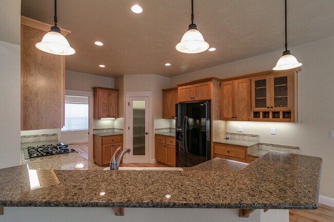 Building Photo - Beautiful 4-Bedroom, 3-Bath Home With Central Heat & A/C!