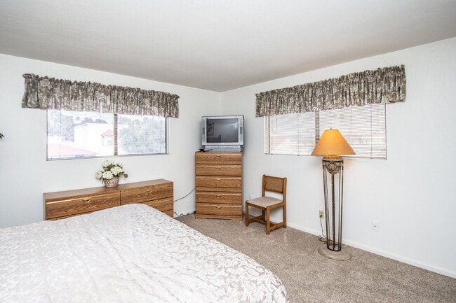 Building Photo - Available! Beautiful fully furnished/equipped 3BR patio home.