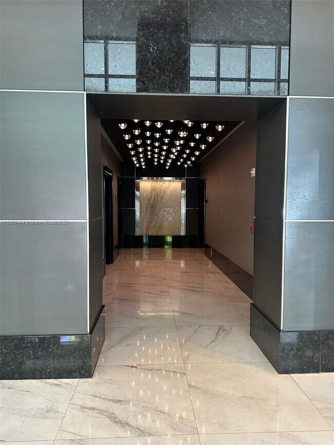 Building Photo - 951 Brickell Ave