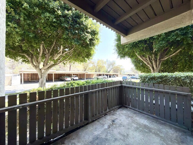 Building Photo - Lower Level Condo in Gated Arbor Hill!