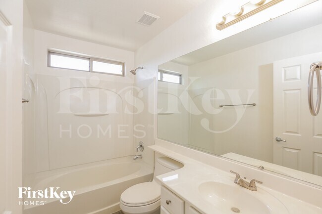 Building Photo - 1909 S Starling Dr