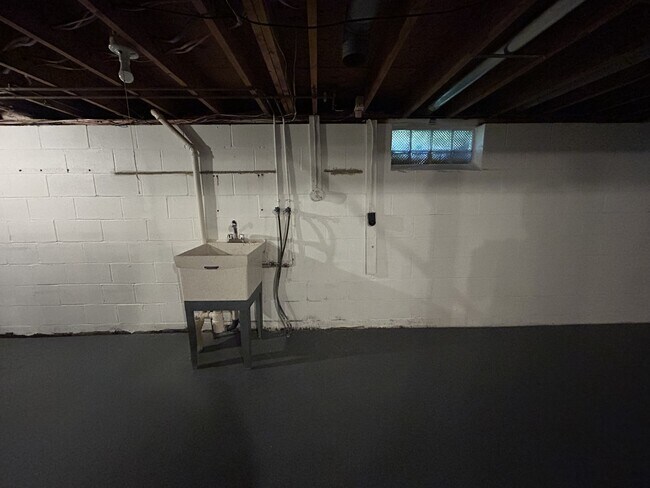 Building Photo - 102 Goethals Dr