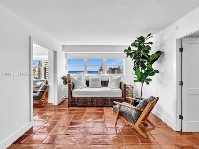 Building Photo - 1881 Washington Ave