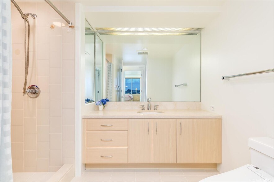 Building Photo - 88 Piikoi St