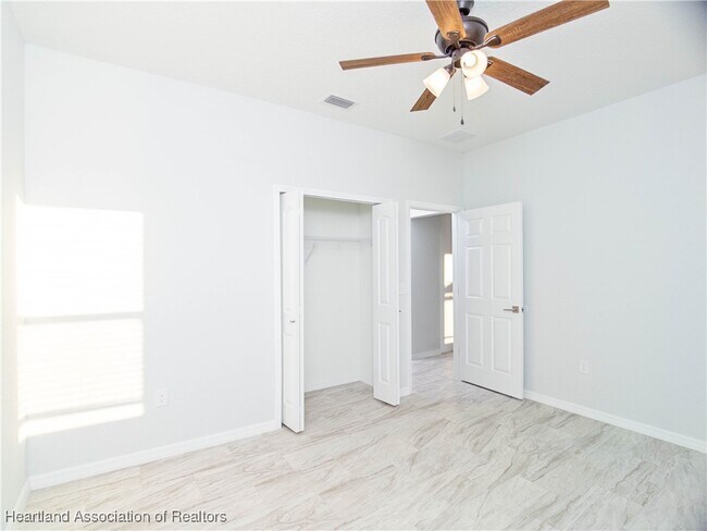 Building Photo - 1456 Kyra Ave