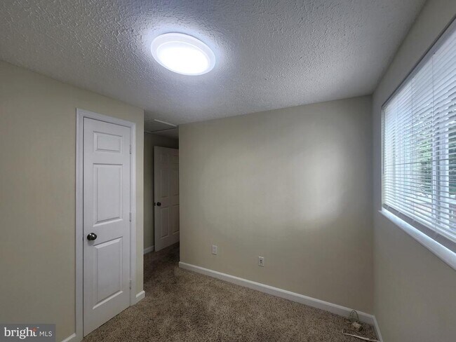 Building Photo - 13527 Duhart Rd