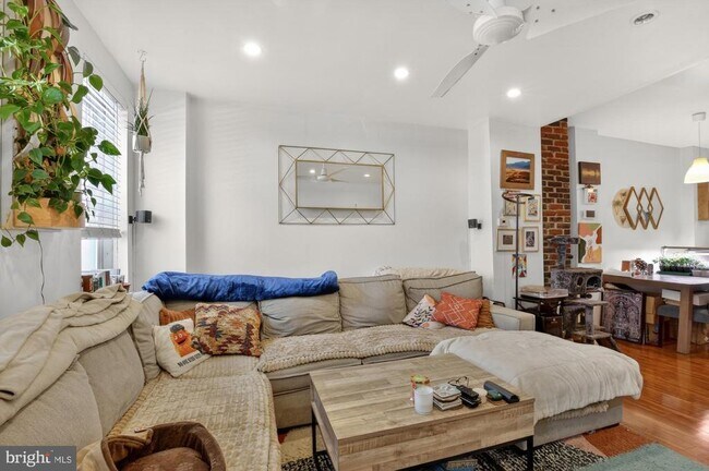 Building Photo - 2443 Amber St