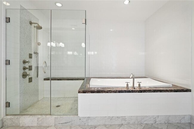 Building Photo - 3344 Peachtree Rd NE