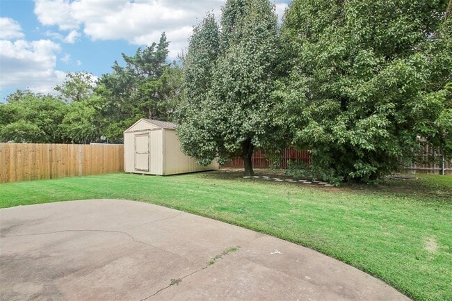 Building Photo - 613 Vickery Ave