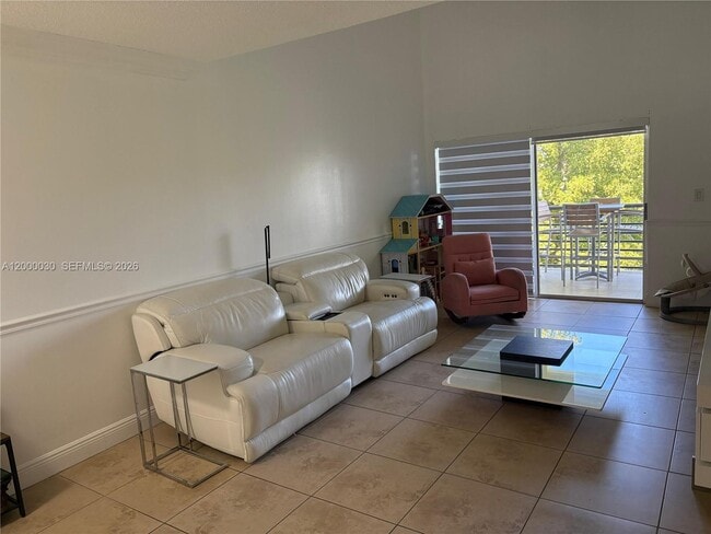 Building Photo - 9731 Fontainebleau Blvd