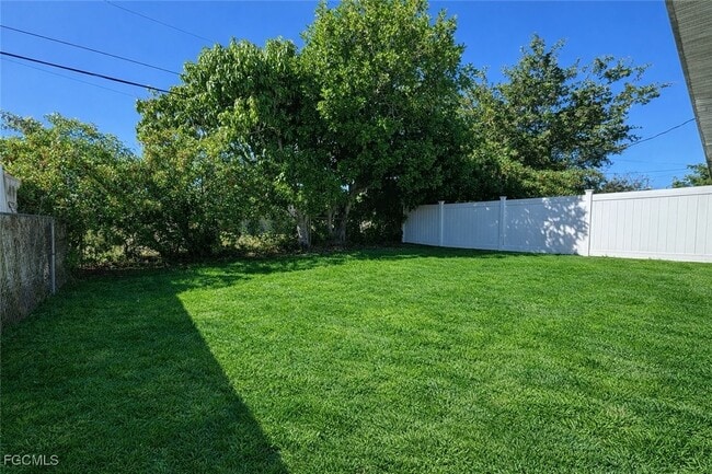 Building Photo - 3216 SW 7th Pl