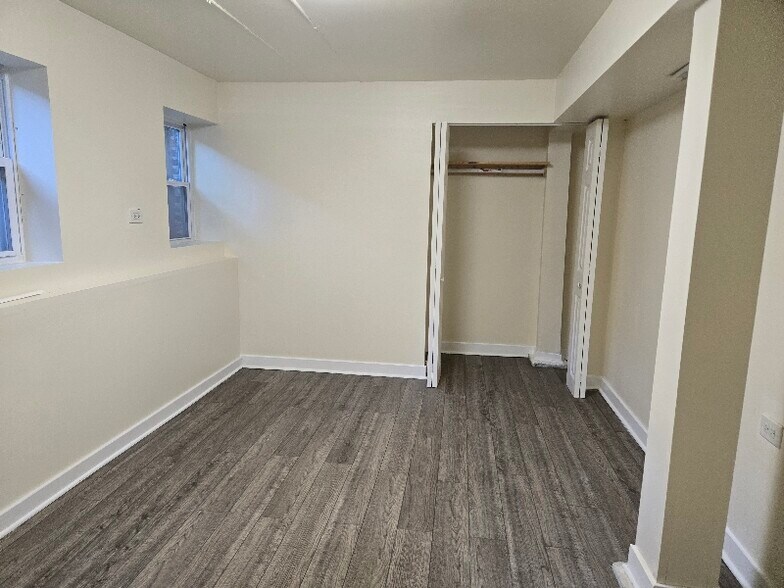 Building Photo - 1309 S Komensky Ave