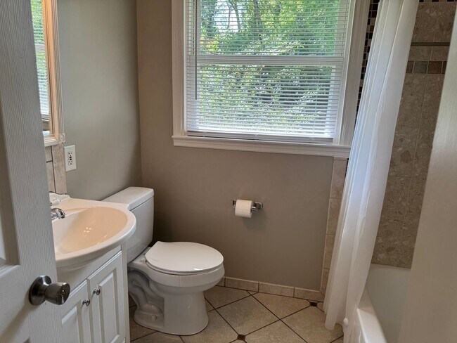 Building Photo - Fabulous Crieve Hall 4BR, 3BA Home