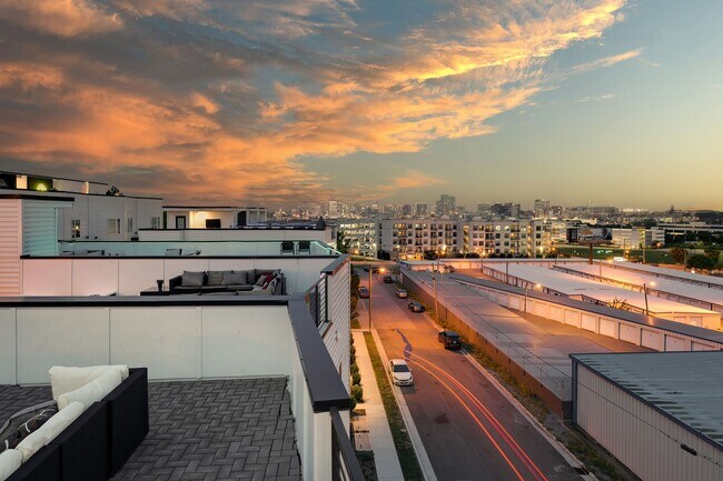 Building Photo - 2910 Felicia St