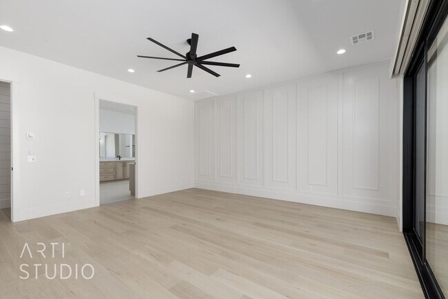 Building Photo - BRAND NEW Gorgeous 6 bed 7 bath with Pool ...