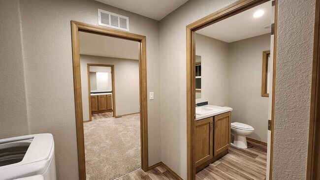 Building Photo - 11 Andreasen Dr