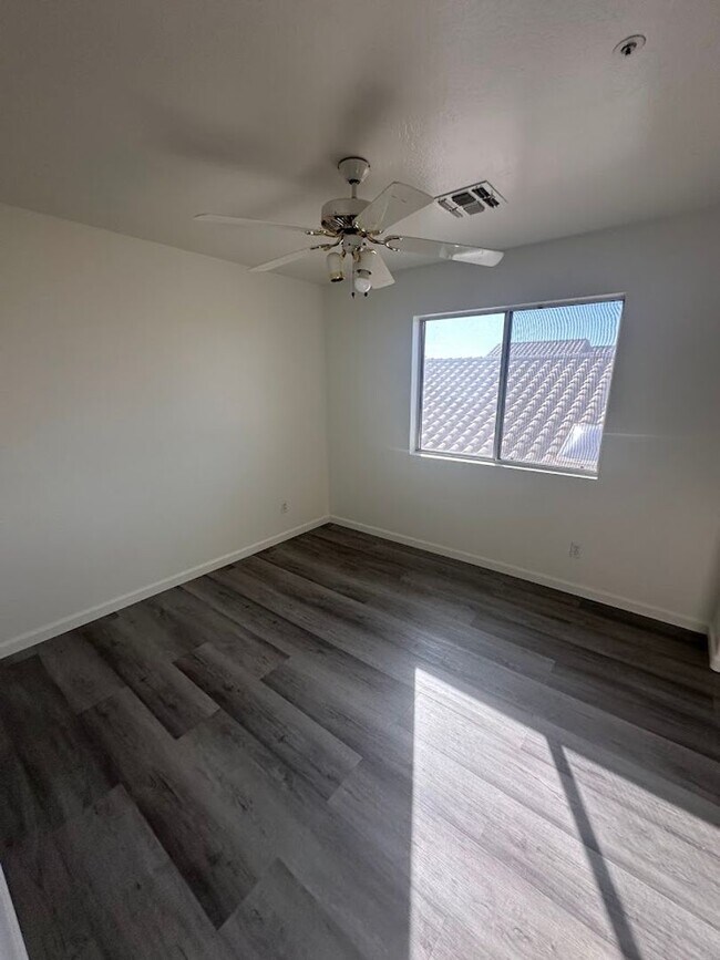 Building Photo - Gorgeous 4 bedroom Scottsdale home with POOL and 3 car garage