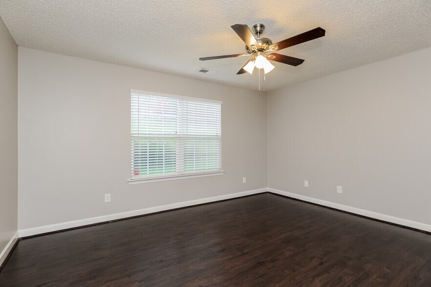 Building Photo - 2108 Thorn Crest Dr